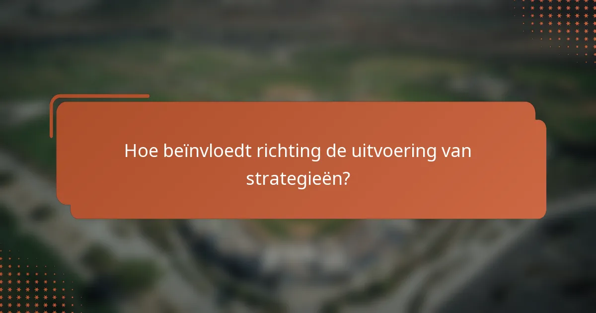 Hoe beïnvloedt richting de uitvoering van strategieën?